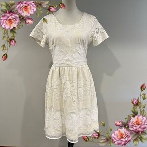 Old Navy Elegant Cream short sleeve Lace Dress size medium